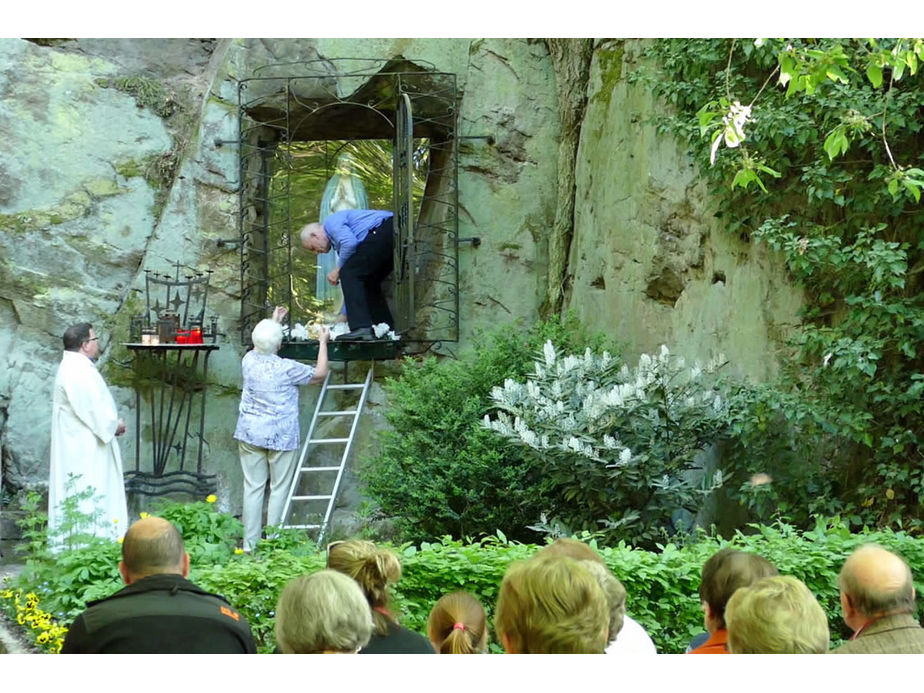 Maiandacht mit Krönung der Fatima-Madonna in Naumburg (Foto: Karl-Franz Thiede)